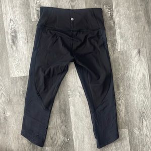 Lululemon Black cropped legging 8
